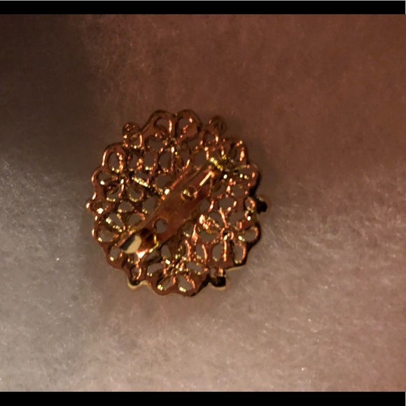 Ladies tiny brooch - Picture 2 of 3